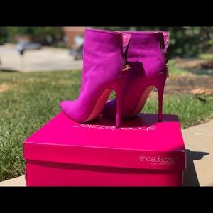 PINK SHOE DAZZLE HEELS